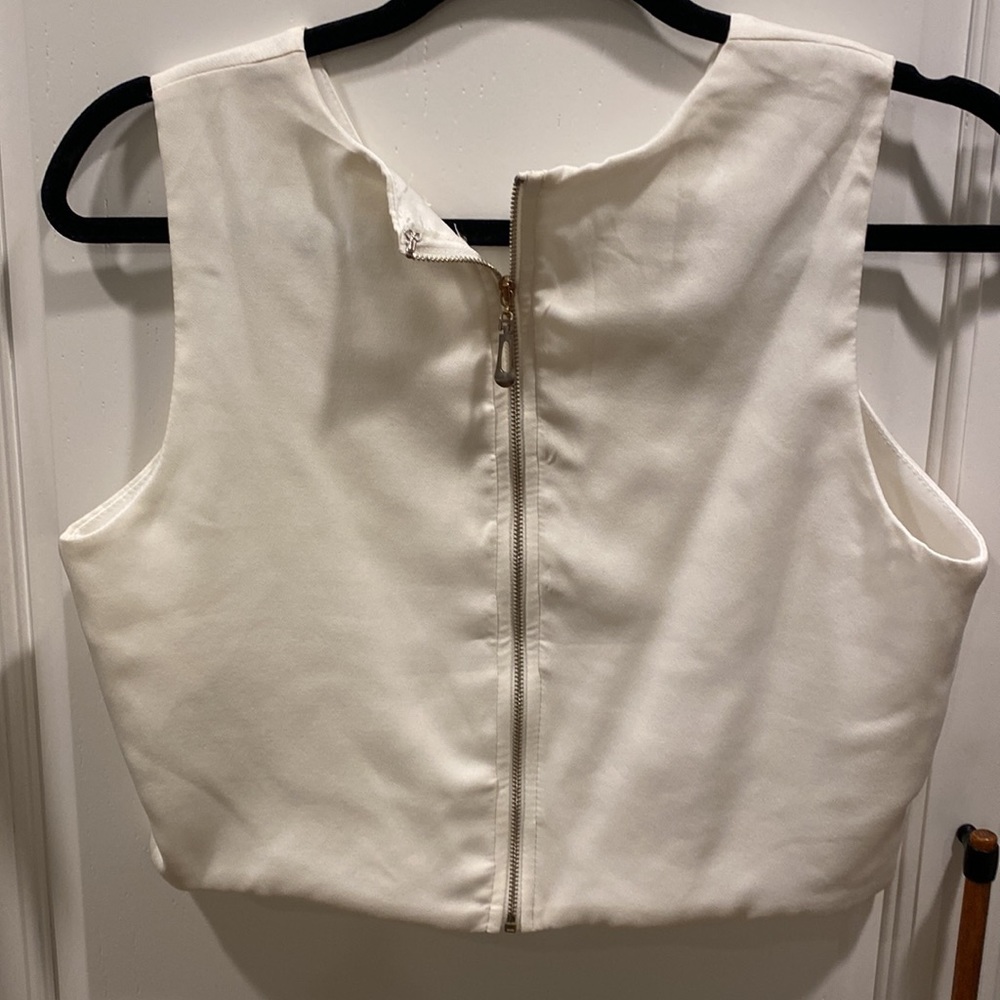 White crop top - Picture 2 of 2